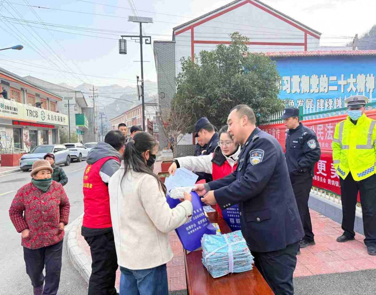 弘扬宪法精神 筑牢平安根基